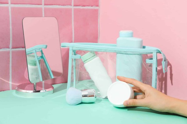 Les essentiels de voyage : choisissez la parfaite trousse de toilette